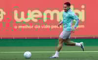 Vitor Roque durante treinamento do Palmeiras