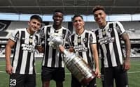Thiago Almada, Luiz Henrique, Savarino e Igor Jesus foram campeões da Libertadores com o Botafogo