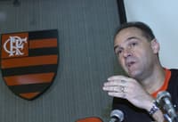 Basquete Masculino: Oscar Schmidt anuncia que vai continuar jogando basquete durante entrevista coletiva na sede do Flamengo, na Gávea, no Rio de Janeiro (RJ). (Rio de Janeiro (RJ), 23.05.2002. Foto de Alexandre Campbell/Folhapress)