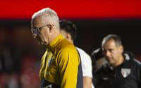 Dorival Júnior no comando do São Paulo à beira do gramado