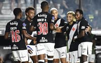 Jogadores do Vasco comemoram gol contra o Barracas Central (Foto: Alexandre Durão/Zimel Press/Folhapress)