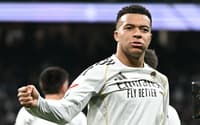 Mbappé comemora gol do Real Madrid contra o Levante (Foto: Javier SORIANO / AFP)