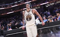 Gui Santos, do Golden State Warriors, fala com a imprensa após o jogo contra o Memphis Grizzlies, no Chase Center (Foto: Noah Graham/NBAE/Getty Images/AFP)
