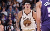 Gui Santos, do Golden State Warriors, defende em jogo contra o Sacramento Kings no Golden 1 Center, em Sacramento, Califórnia. (Foto: Rocky Widner/Nbae/Getty Images/AFP)