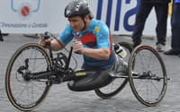 Alex Zanardi participa da 23ª Maratona de Roma, em 2017. O ícone do esporte faleceu aos 59 anos. (Foto: Andreas solaro/afp)