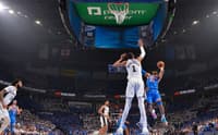 Mitchell, do Oklahoma City Thunder, recebe a marcação do San Antonio Spurs