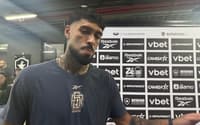 Alexander Barboza durante conversa com a imprensa em sua despedida do Nilton Santos