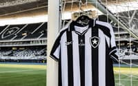 Camisa do Botafogo no estádio Nilton Santos