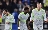 Everton e Manchester City empataram por 3 a 3 pela Premier League (Foto: PETER POWELL / AFP)