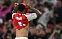Gabriel Magalhães lamenta pênalti desperdiçado na final da Champions entre PSG e Arsenal