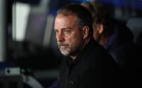 Hansi-Flick observa duelo entre Barcelona e Frankfurt, pela Champions League