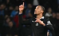 Com dois gols de João Pedro, o Chelsea venceu o Napoli por 3 a 2 pela Champions League (Foto: Alberto PIZZOLI / AFP)