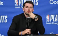 Luka Dončić em coletiva de imprensa após eliminação do Lakers (Foto: Allen Berezovsky / GETTY IMAGES NORTH AMERICA / Getty Images via AFP)