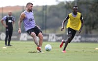 Lyanco e Cissé em treinamento (Foto: Pedro Souza / Atlético)