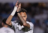 Neymar Jr jogador do Santos durante aquecimento antes da partida contra o Palmeiras (Foto: Ettore Chiereguini/AGIF/Gazeta Press)