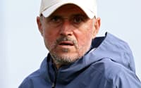 Técnico do PSG, Luis Enrique observa treino na semana da final da Champions League
