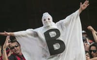 Torcedor fantasiado de 'fantasma do rebaixamento' no Brasileirão