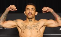 Carlos Prates em pesagem do UFC Perth (Foto: Reprodução/Instagram/UFC Brasil)