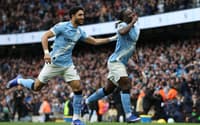 Doku comemora gol que deixa o Manchester City vivo na Premier League. (Foto: Darren Staples / AFP)