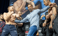 Carlos Prates e Jack Della Maddalena em encarada antes de UFC Perth (Foto: Reprodução/Instagram/UFC)