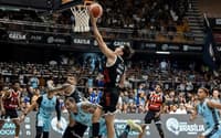 Franco Baralle vai para a cesta em Brasília x Flamengo pelas quartas do NBB 25/26 (Foto: Divulgação/NBB)