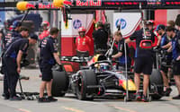 Max Verstappen na garagem da Red Bull no GP do Canadá pela F1 2026 (Foto: Cristobal Herrera Ulashkevich / POOL / AFP)
