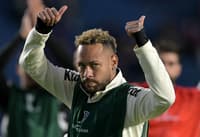 Neymar no aquecimento para o jogo do Santos contra o San Lorenzo pela Sul-Americana