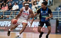 Georginho, do Franca, é marcado por Sloan, do Pinheiros, no jogo 1 das finais do NBB (Foto: Divulgação/NBB)