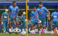 Danilo e Lucas Paquetá em treino da Seleção Brasileira