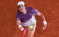 João Fonseca na derrota para o tcheco Jakub Mensik em Roland Garros (Foto: Anne-Christine POUJOULAT / AFP)