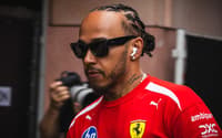 Lewis Hamilton caminha pelo paddock antes do GP de Monaco da F1 (Foto: Foto por ANDREJ ISAKOVIC / AFP)