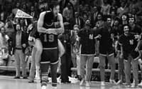 Comemoração do Knicks em quadra do título da NBA de 1973 (Foto: Reprodução / New York Knicks)