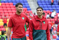 Jogadores de Marrocos com roupa de aquecimento antes de amistoso