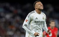 Mbappé em Real Madrid x Oviedo (Foto: Oscar DEL POZO / AFP)