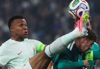 Mbappé em ação no amistoso entre França e Irlanda do Norte