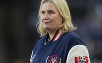 Emma Hayes treina os Estados Unidos desde 2024. (Foto: USWNT/Reprodução)