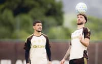 Arrascaeta e Léo Pereira em treino do Flamengo (Foto: Divulgação/Flamengo)