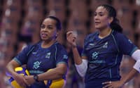 Fofão e Tainara conversam em treino da Seleção Brasileira feminina de vôlei (Foto: Divulgação/ CBV)