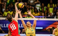Julia Kudiess bloqueia em Brasil x Bulgária pela semana 1 da VNL 2026 (Foto: Volleyball World)