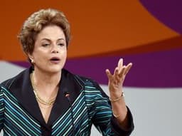 Dilma Rousseff regulamenta Lei da Meia-Entrada (Foto: Evaristo Sa/AFP)