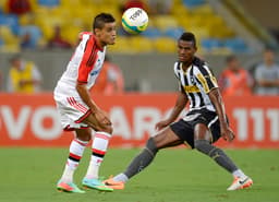 Everton e Dankler - Botafogo x Flamengo (Foto: Alexandre Loureiro/ LANCE!Press)