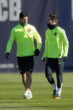 Messi e Luis Suárez durante o treino do Barcelona (Foto: Josep Lago/ AFP)