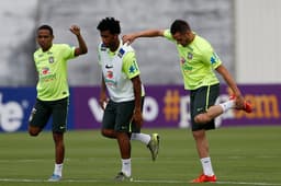 Treino Seleção Brasileira - Elias Gil e Renato Augusto (foto:Andre Mourao/Mowa Press)