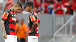 HOME - Flamengo x Ponte Preta - Campeonato Brasileiro - Guerrero e Gabriel (Foto: Adalberto Marques/AGIF/LANCE!Press)