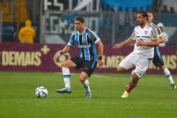 Giuliano tem contrato com o Grêmio até 2018 (Foto: Lucas Uebel/Grêmio)