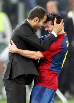 Guardiola junto com Messi (Foto: Arquivo LANCE!)