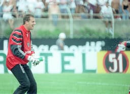 Rogério Ceni marca seu primeiro gol, em 1997, contra o União