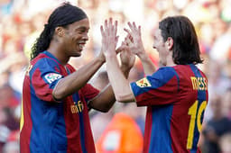 Messi e Ronaldinho Gaúcho - Barcelona (Foto: Arquivo LANCE!)