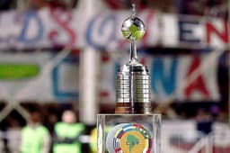 Trofeu Libertadores (Foto: Juan Mabromata/ AFP)