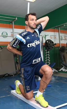 Edu Dracena treina no Palmeiras